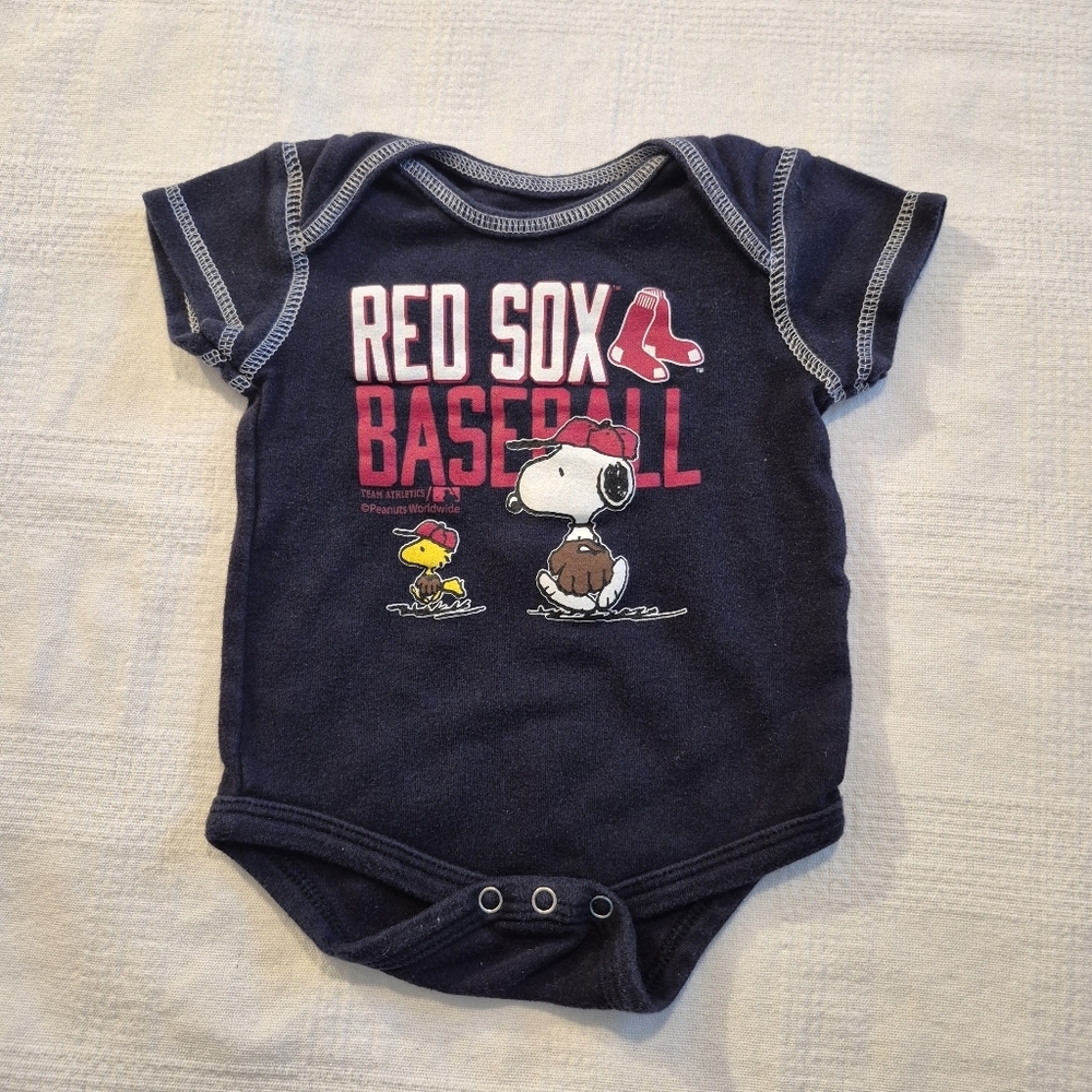 Boston Red Sox baby bodysuit size 3-6 months blue Peanuts Snoopy design